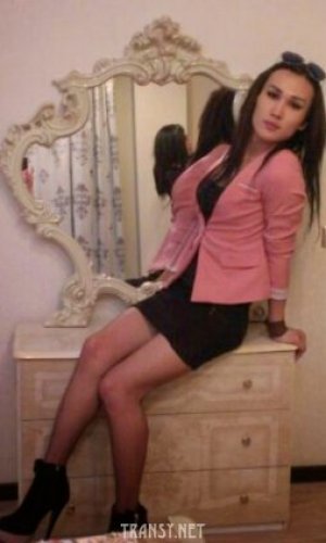 Транссексуалка Бони